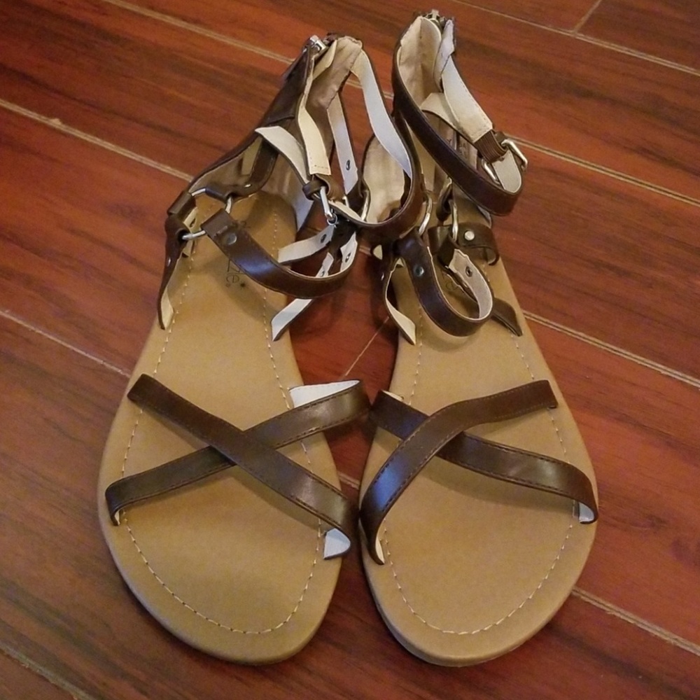 Lyssa Gladiator sandals 8.5